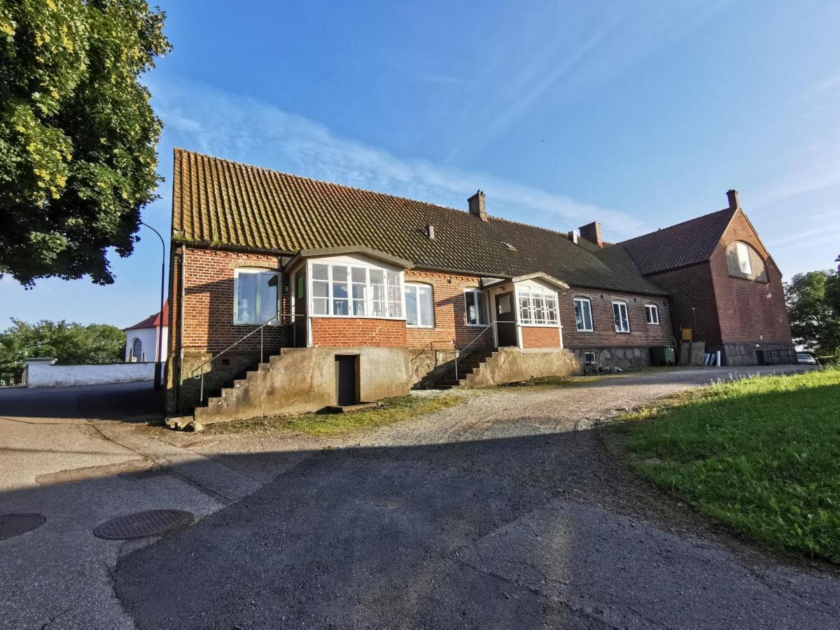 Gamla Skolan Rum & Oevernattning I Spjutstorp Apartment Exterior photo